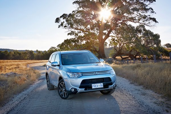 Mitsubishi Outlander PHEV AWD SUV 