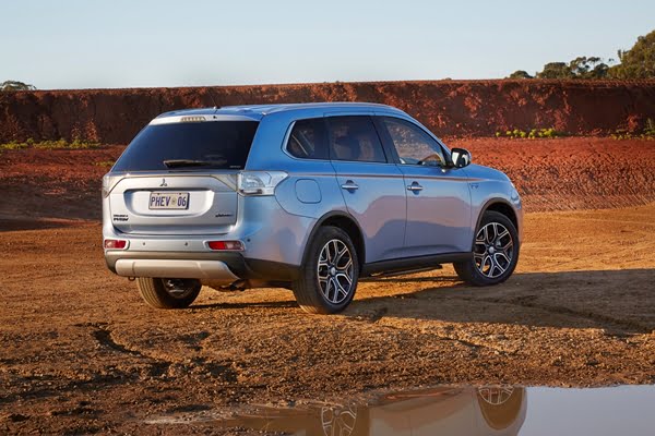 Mitsubishi Outlander PHEV AWD SUV 