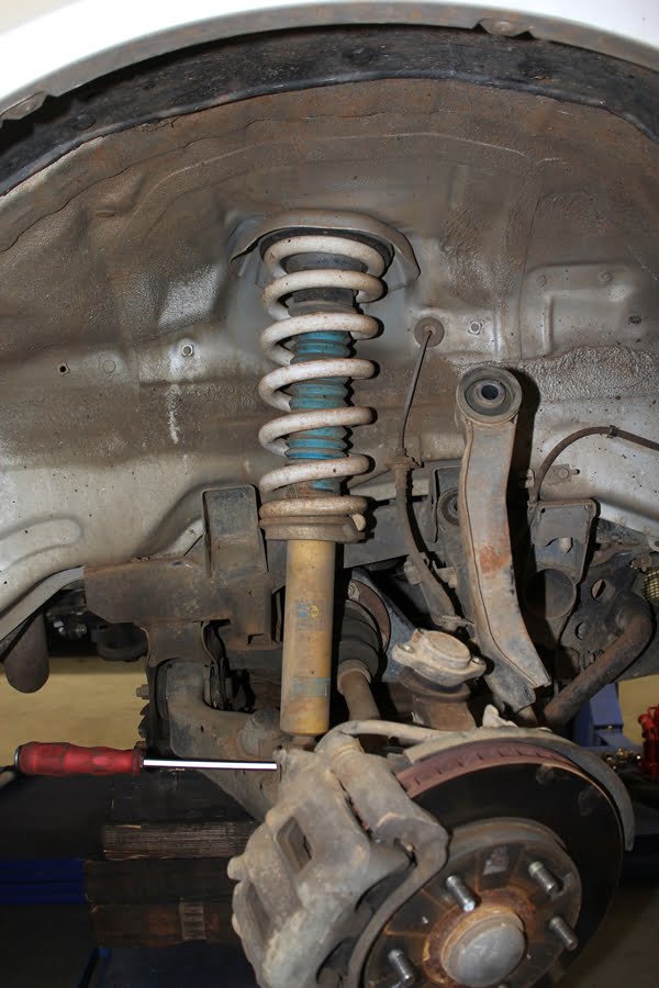 Mitsubishi Pajero before suspension upgrade upper control arm