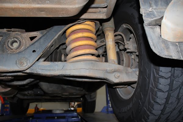 Mitsubishi Pajero before suspension upgrade rear shocks