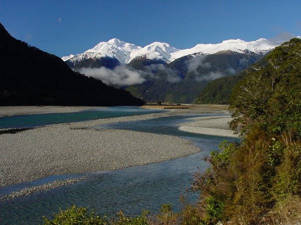 NZ 2014  Haast River  heading towards Haast Pass