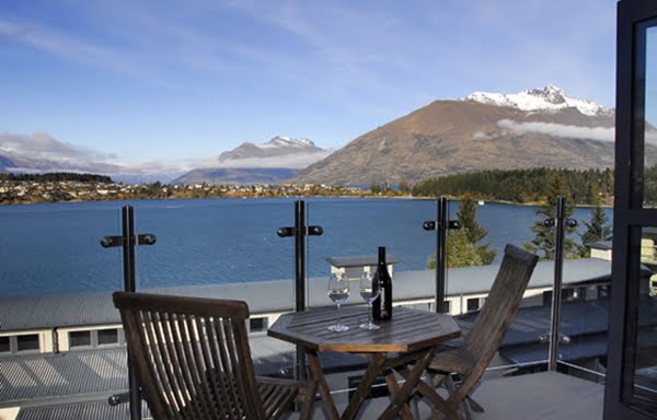 NZ 2014 Queenstown view from Breakfree The Point 1