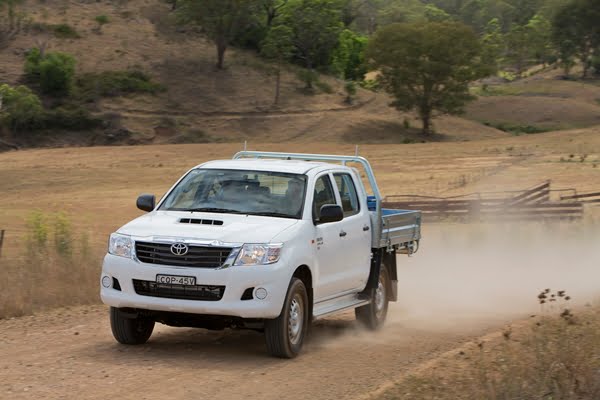 4x4 SR Double Cab cab-chassis turbo-diesel