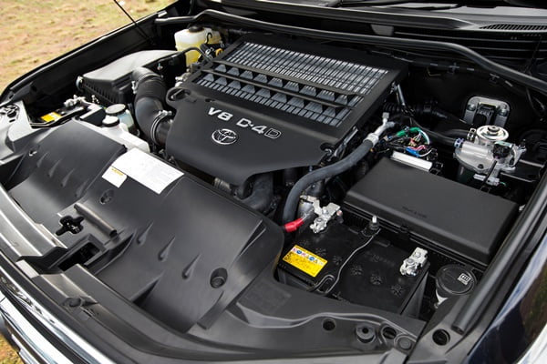 2015 Toyota LandCruiser 200 Series GXL engine