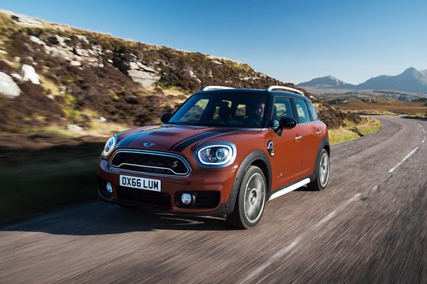 2017 MINI Countryman ALL 4 dash