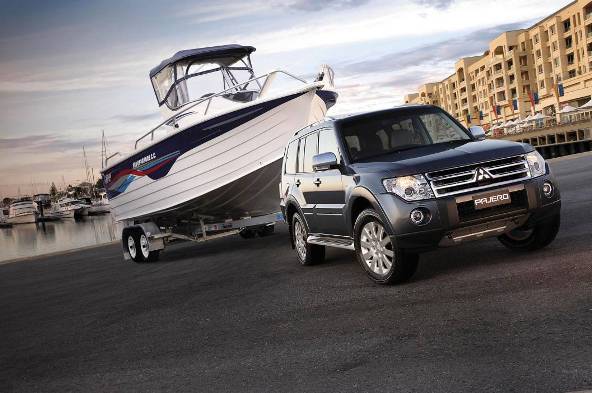 Mitsubishi Pajero with boat 3T towing