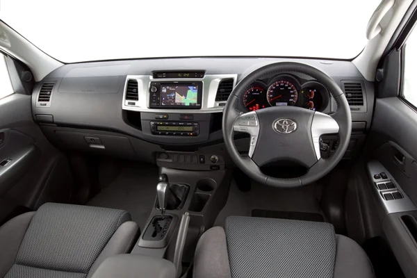 Toyota HiLux SR5 4×4 automatic interior