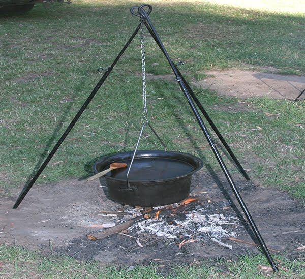 Hillbilly squat tripod and camp oven for OzRoamer