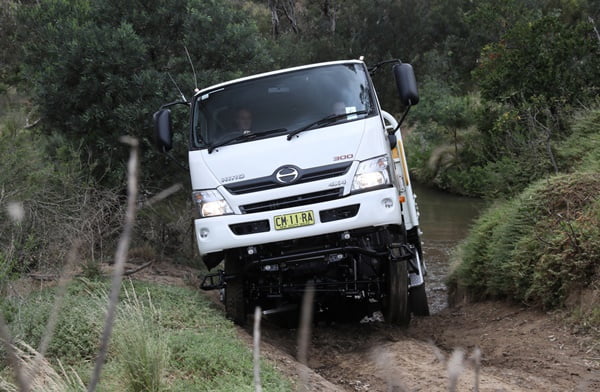 Hino 300 series 817 4x4 4wd