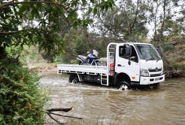 Hino 300 series 817 4x4 4wd