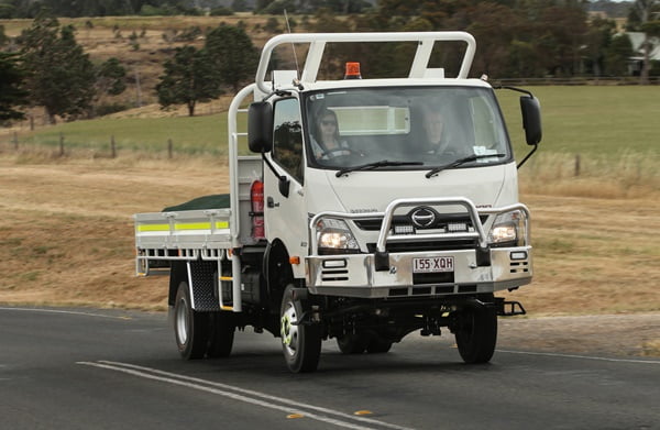 Hino 300 series 817 4x4 4wd