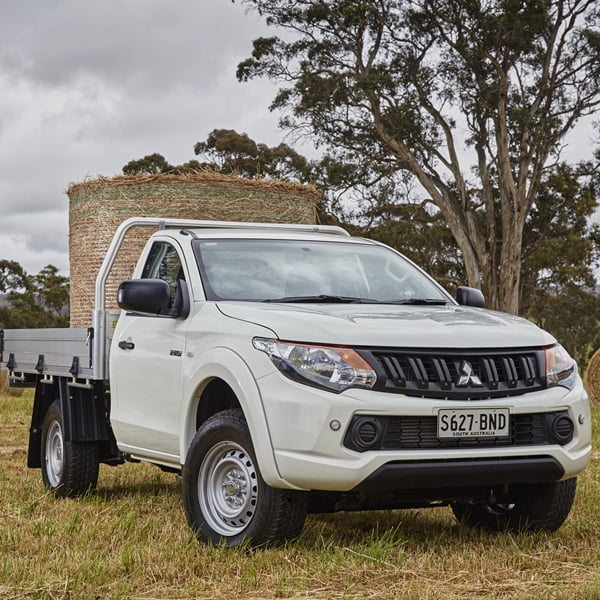 2017 Mitsubishi Triton GLX 4WD cab chassis 1