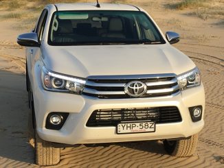 2018 Toyota Hilux SR5 f