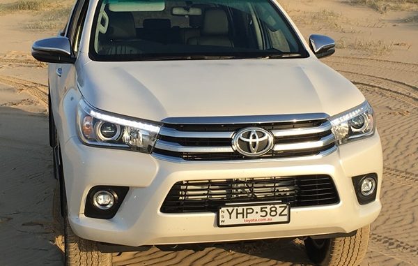 2018 Toyota Hilux SR5 f