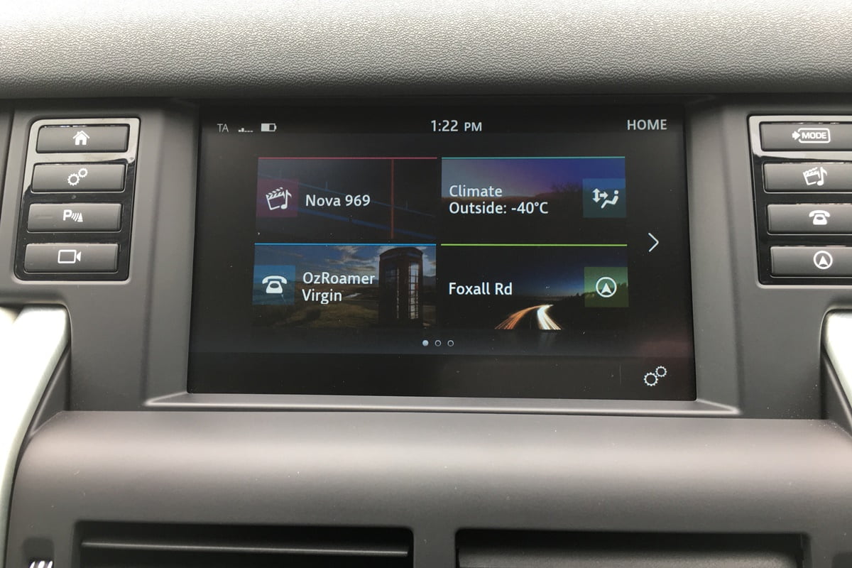 2018 LR Discovery Sport SE entertainment