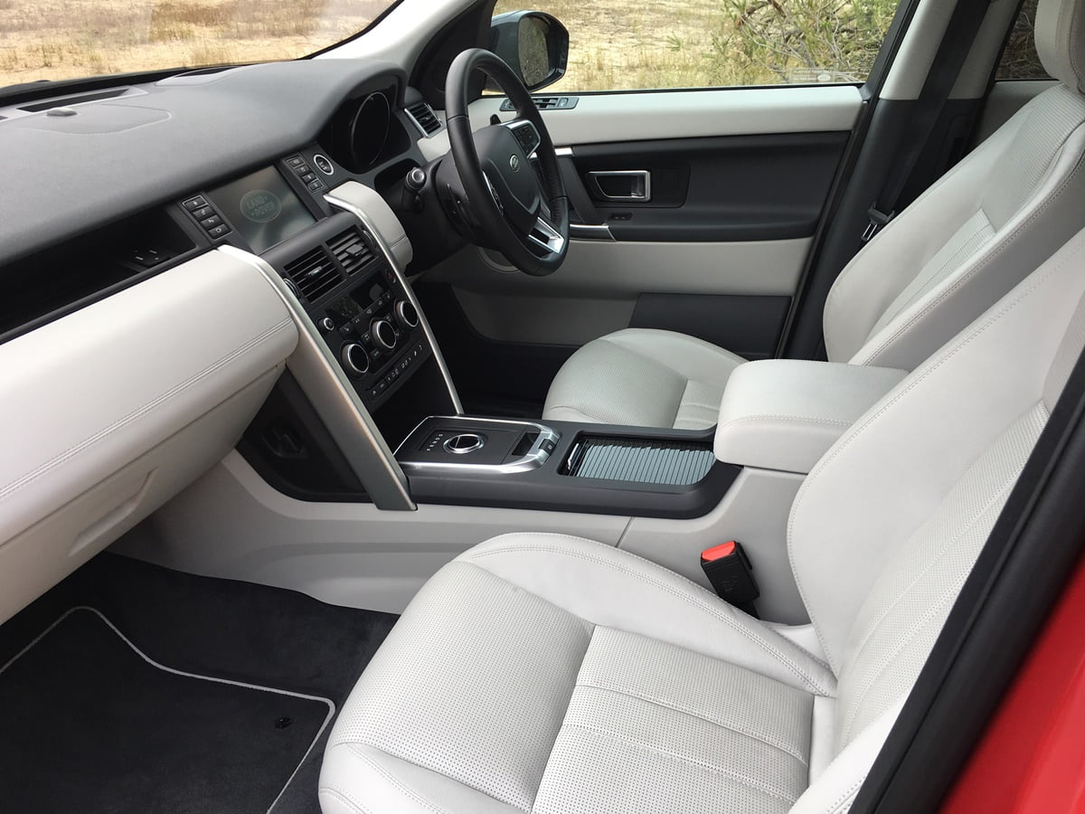 2018 LR Discovery Sport SE front seats