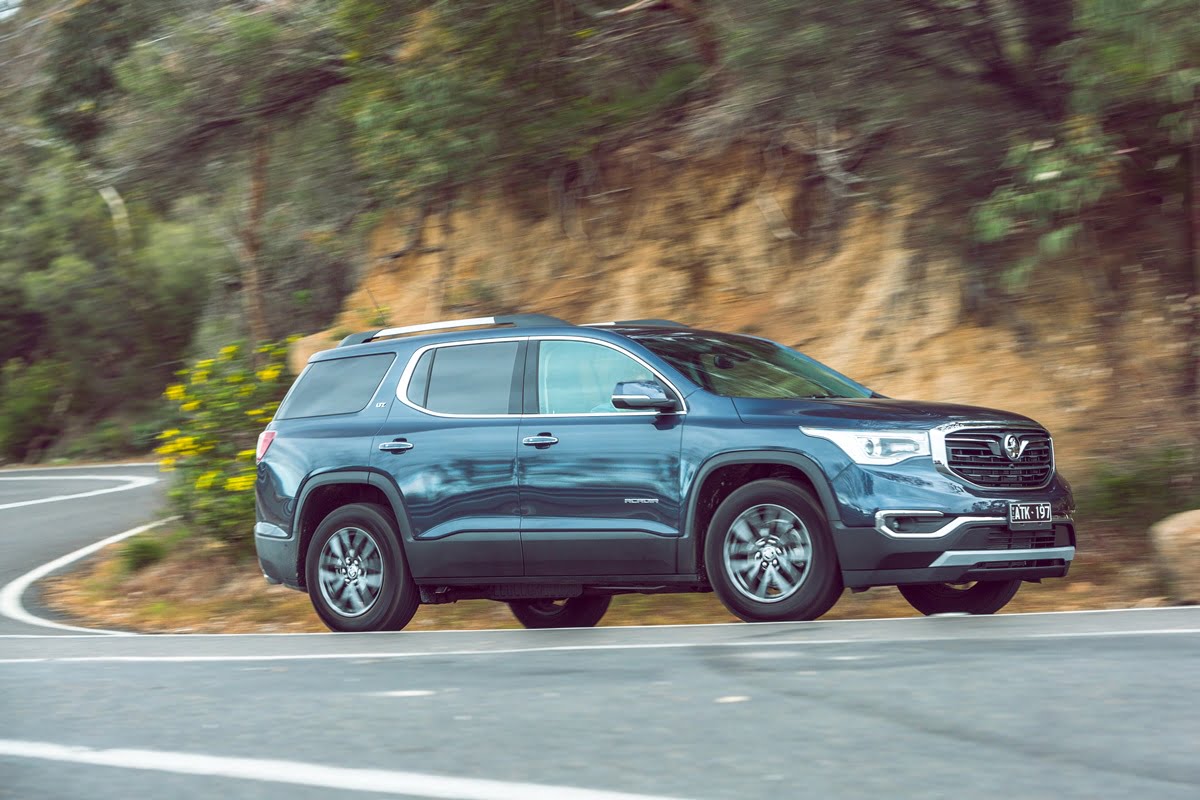 2019 Holden Acadia LTZ side