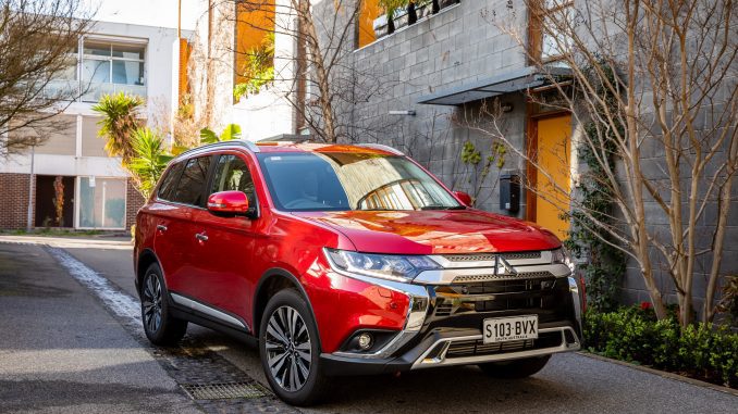 2019 MiTsubishi Outlander Exceed 12 front