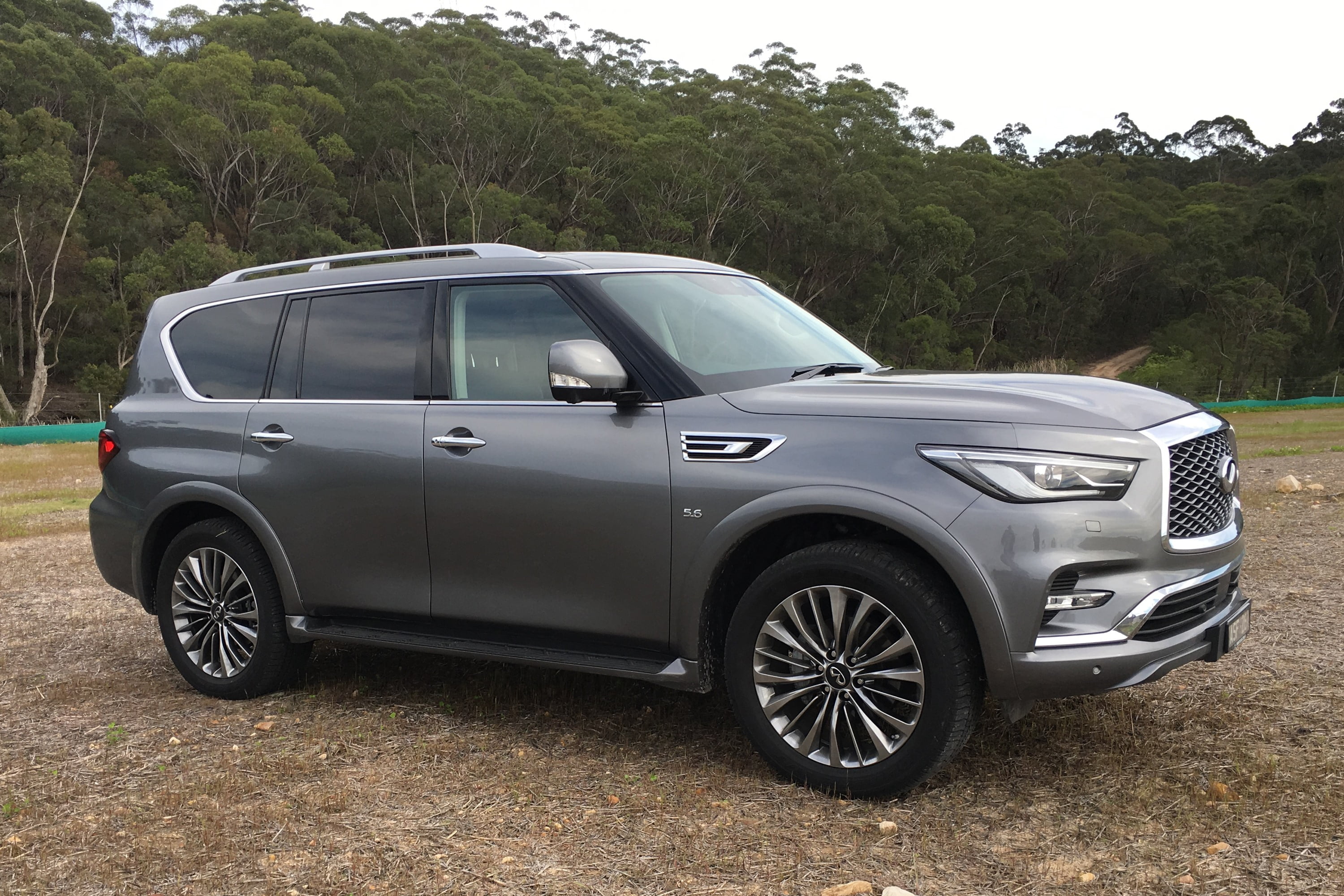 Infiniti QX80 front qtr