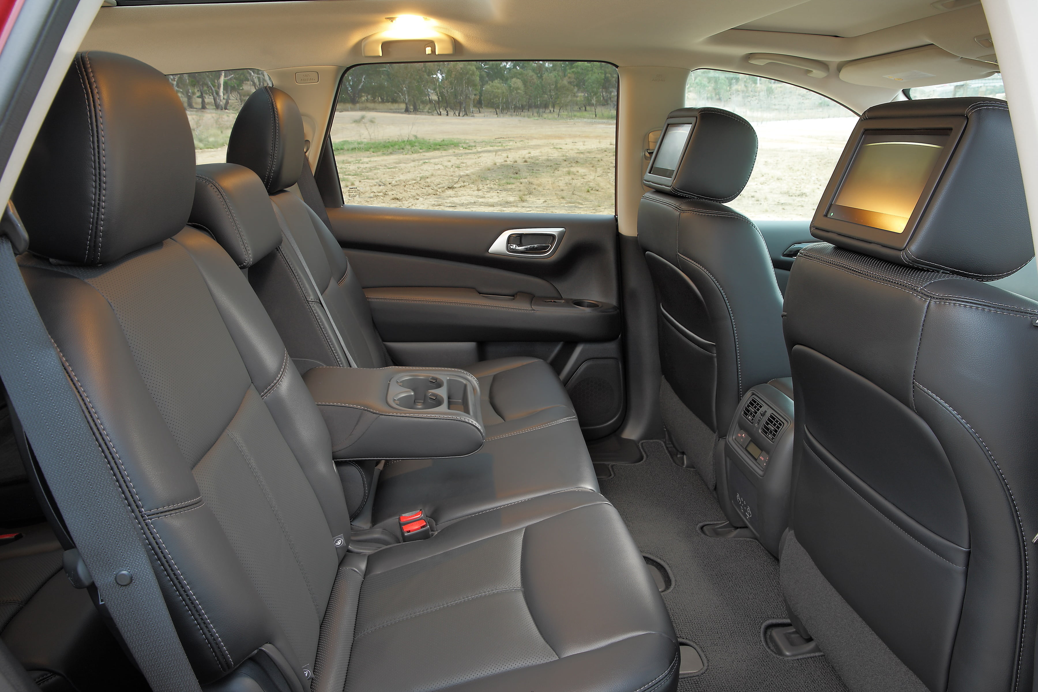 Nissan Pathfinder TI SEATS