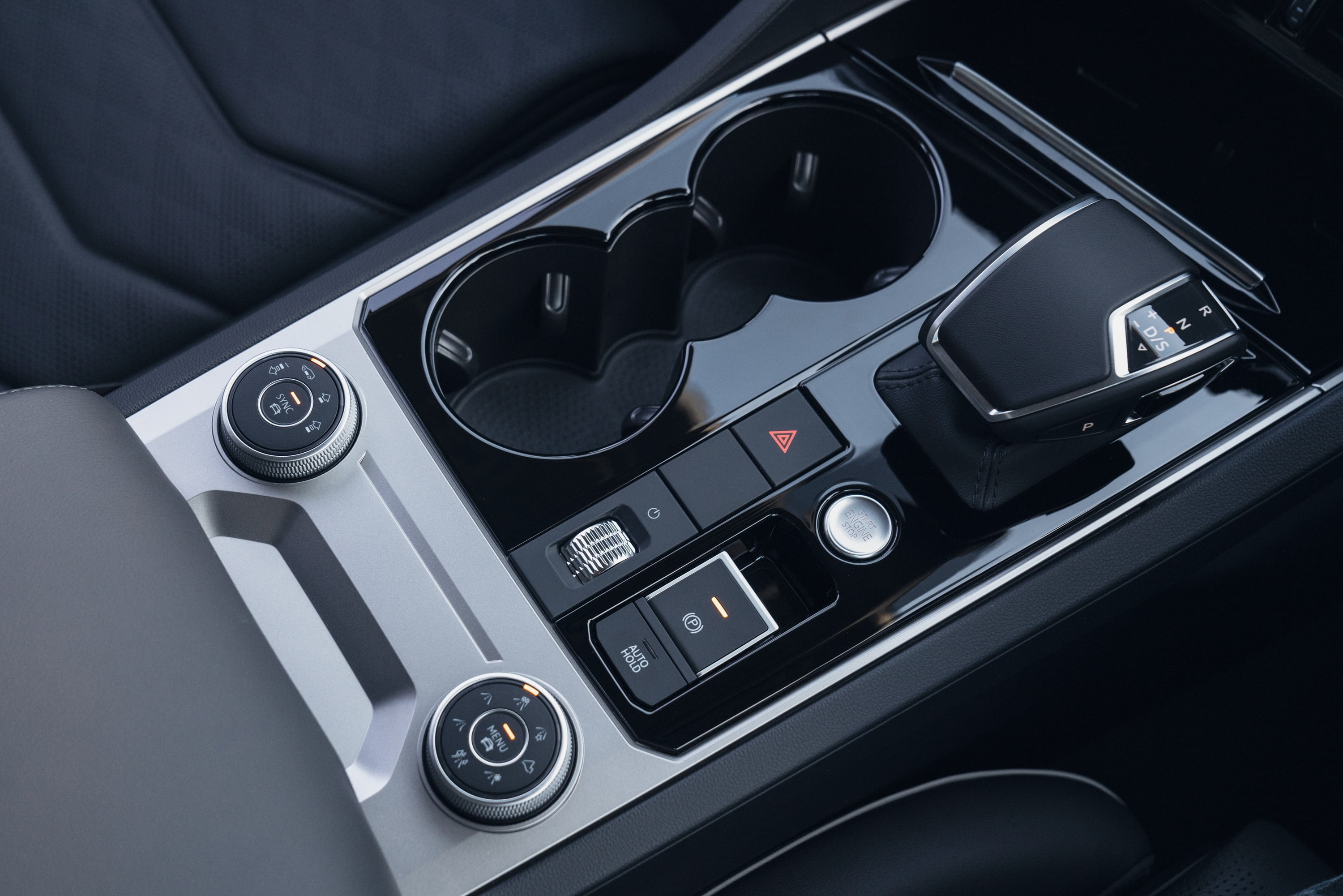 2019 VW Touareg Launch Edition 4 4MOTION controls