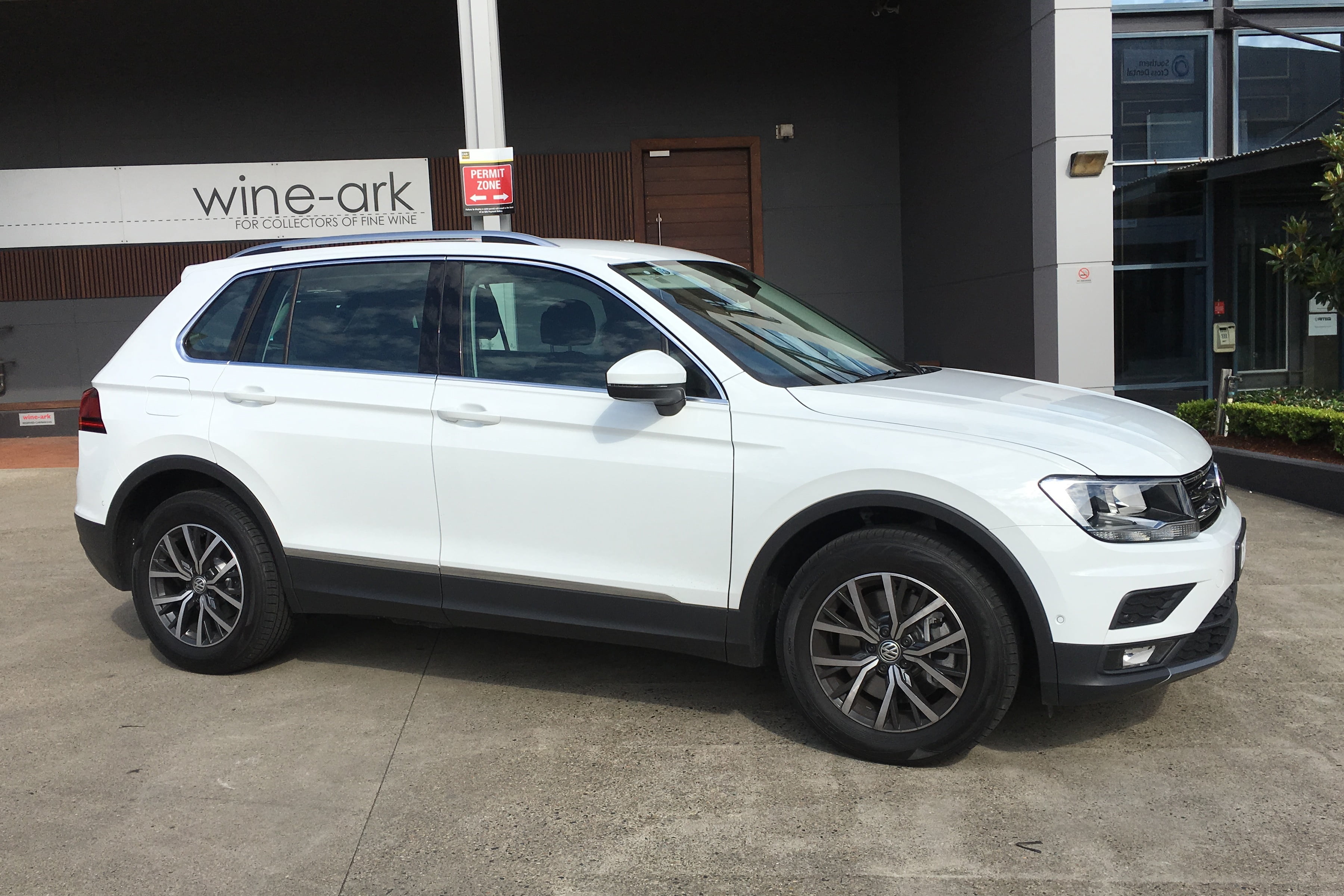 VW Tiguan 132 TSi Comfortline side