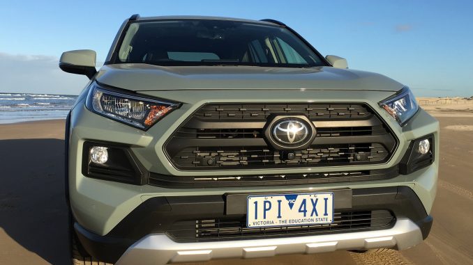 2019 Toyota RAV 4 AWD Edge bonnet grill 2