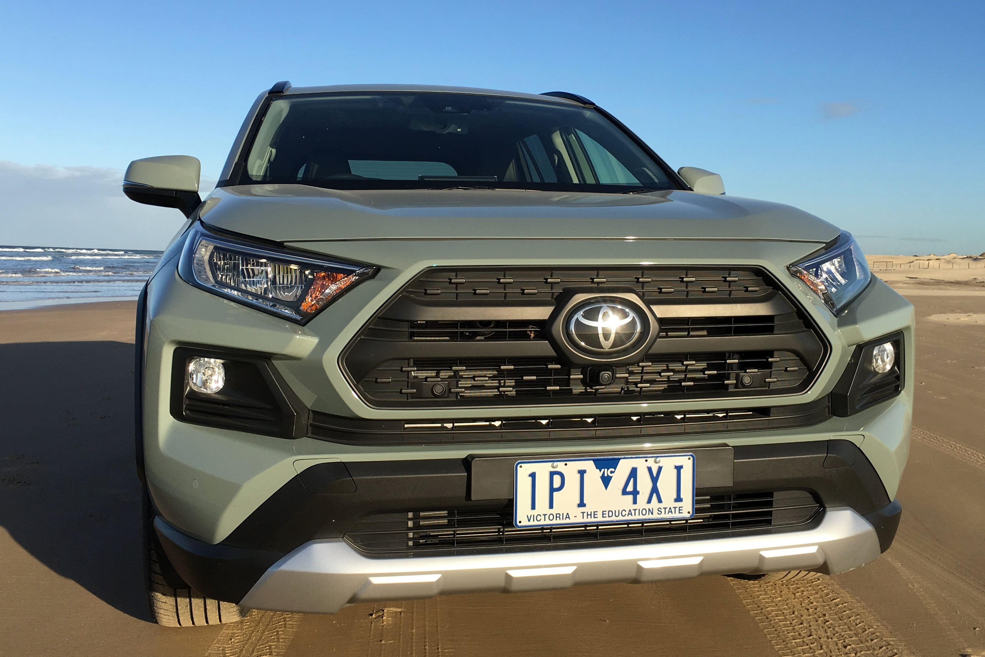 2019 Toyota RAV 4 AWD Edge bonnet grill 2