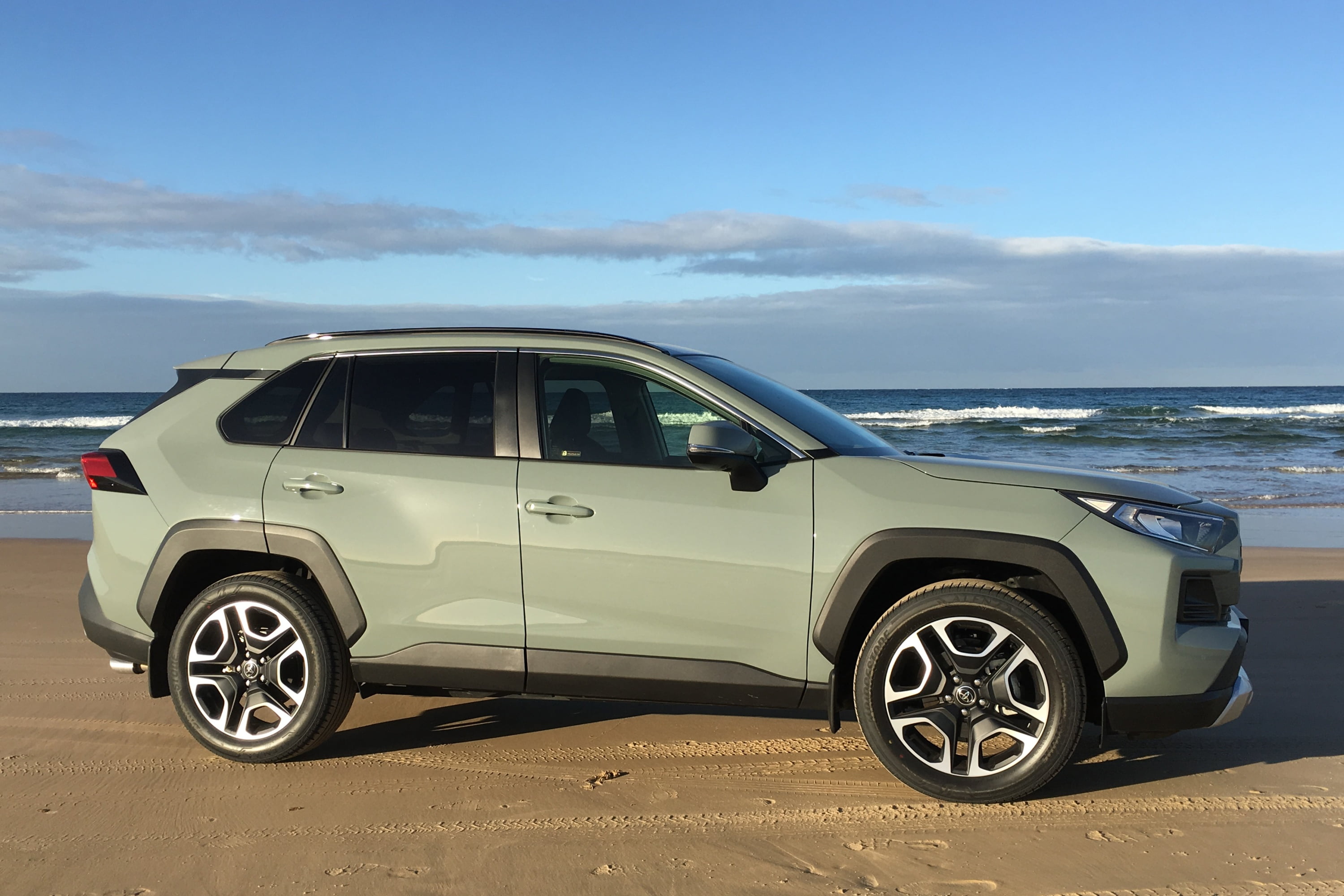 2019 Toyota RAV 4 AWD Edge side 2