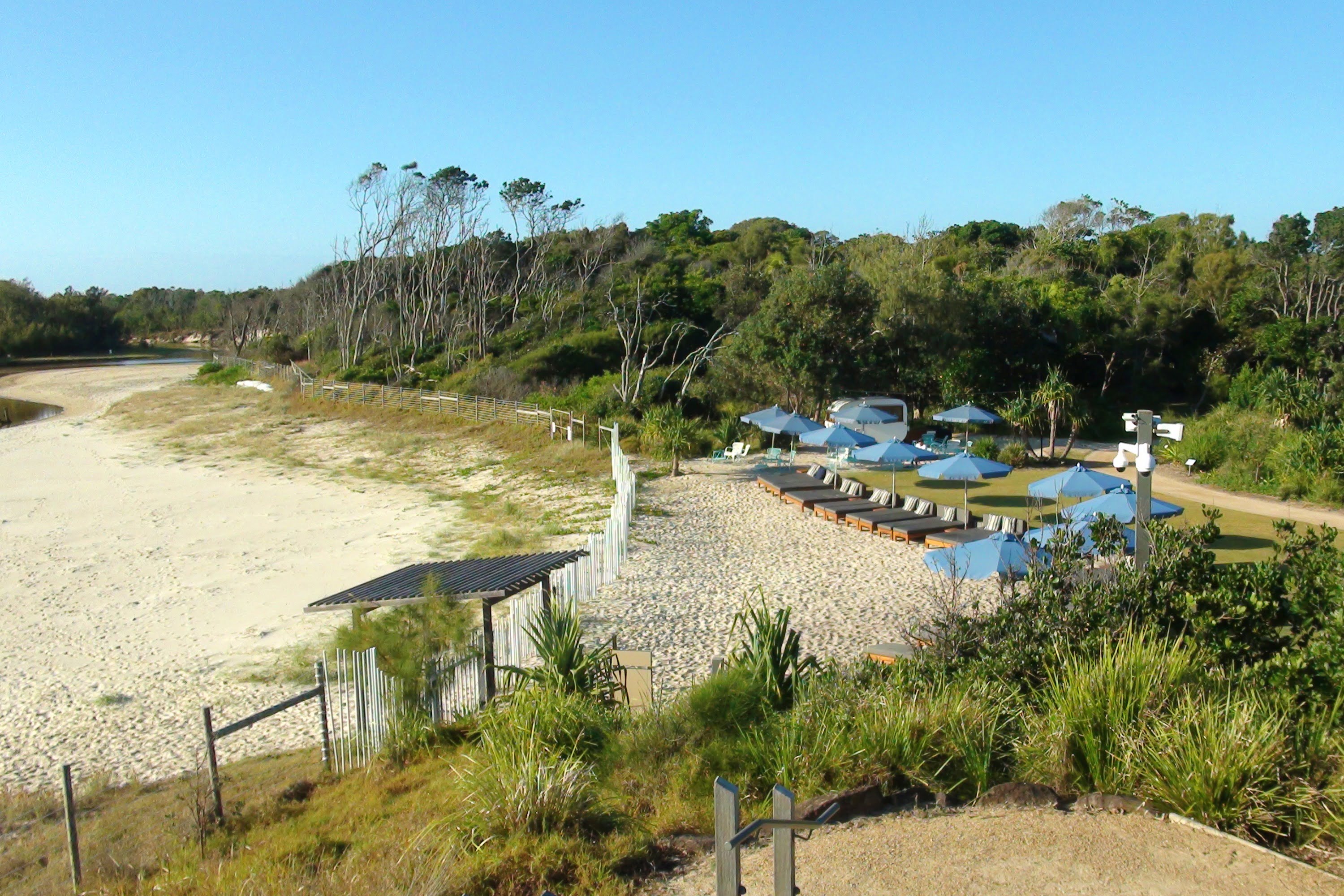 Elements in Byron beach 1