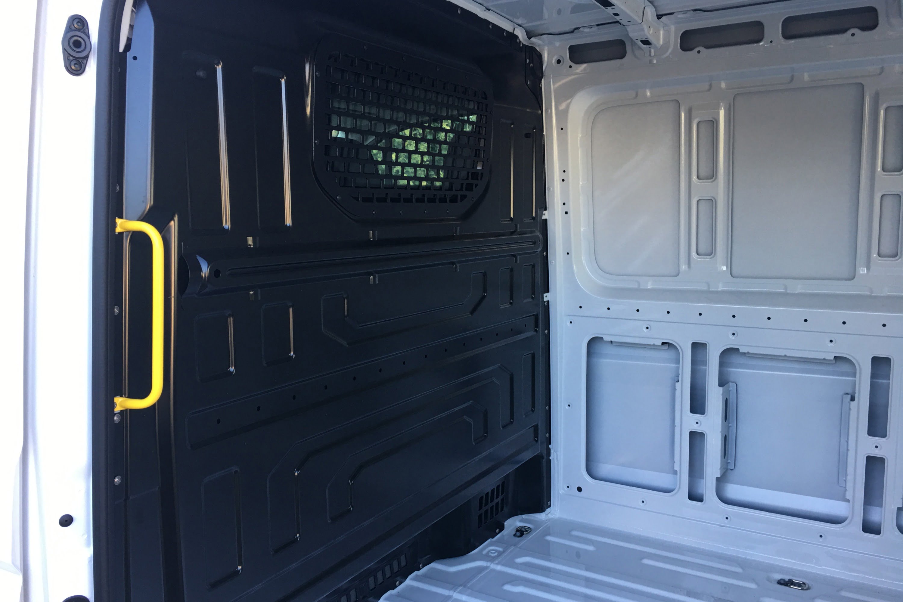 2019 VW Crafter 4MOTION 4 rear seperator panel