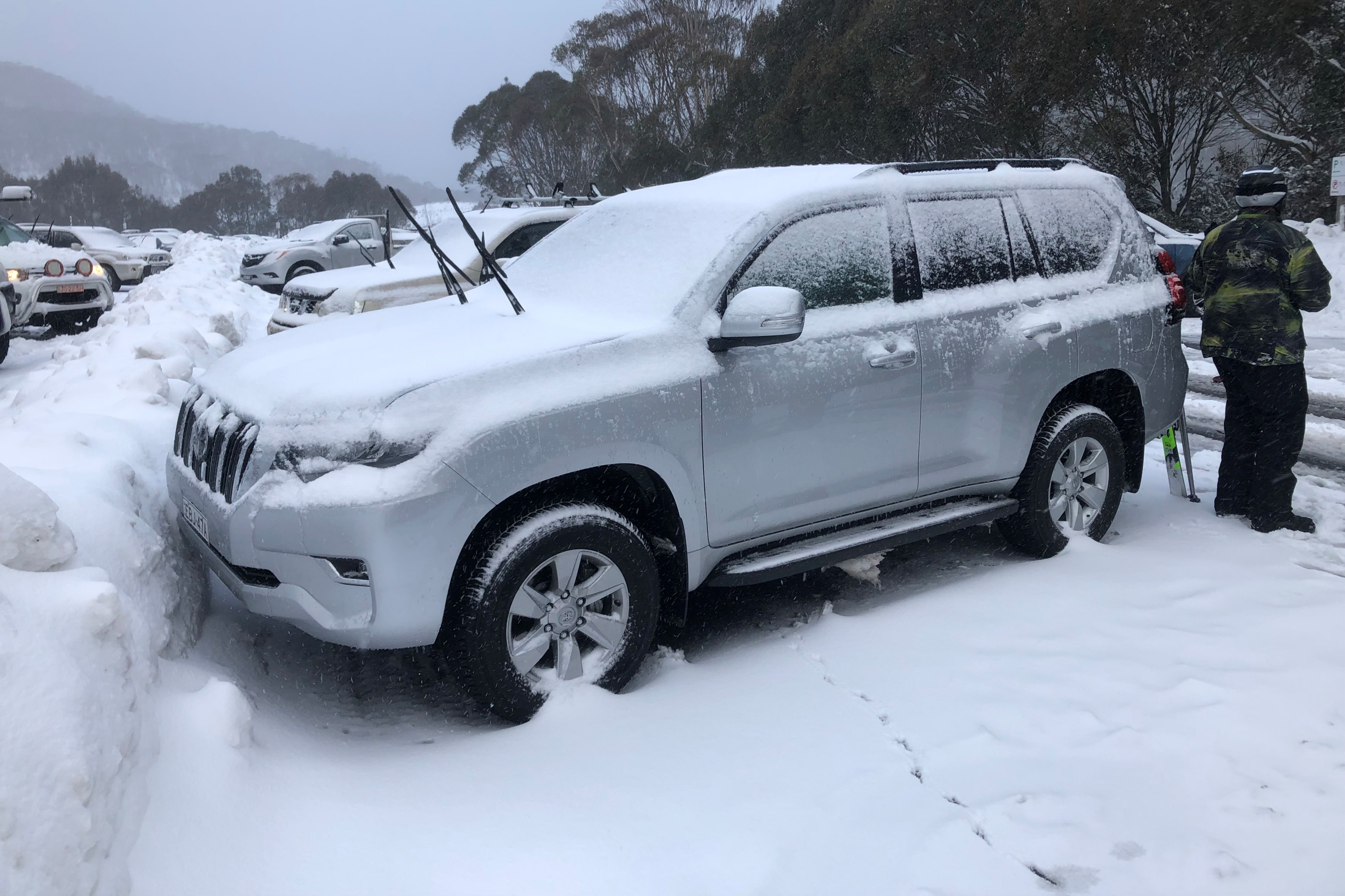 2019-Toyota-Prado-GXL-7-snow-parking
