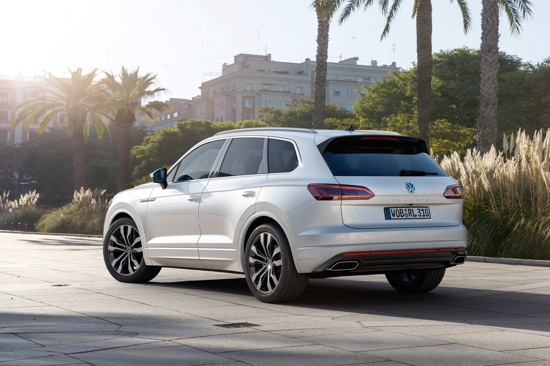 2020 Volkswagen Touareg V8.