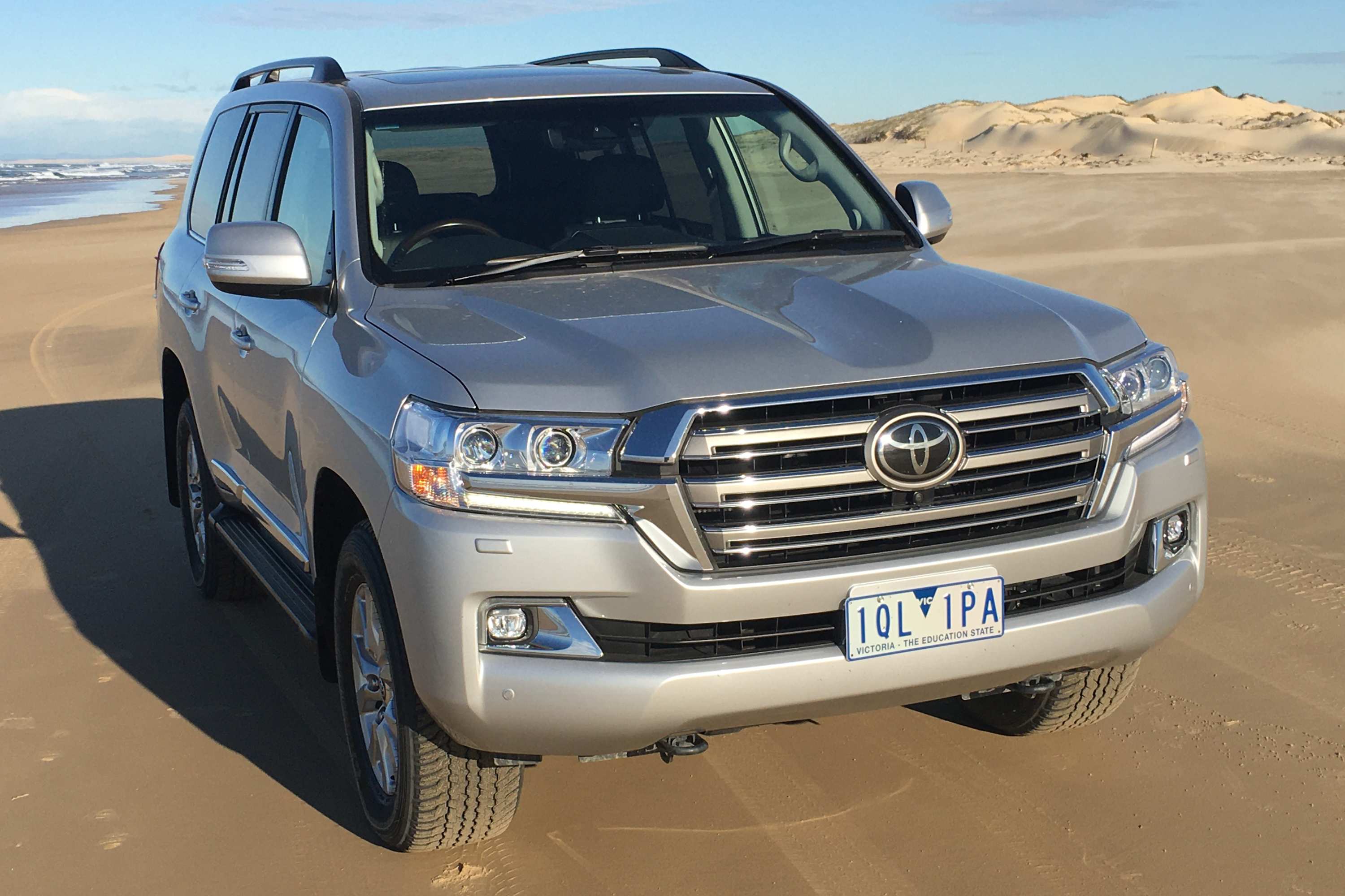 Toyota LandCruiser Sahara 2020 bonnet