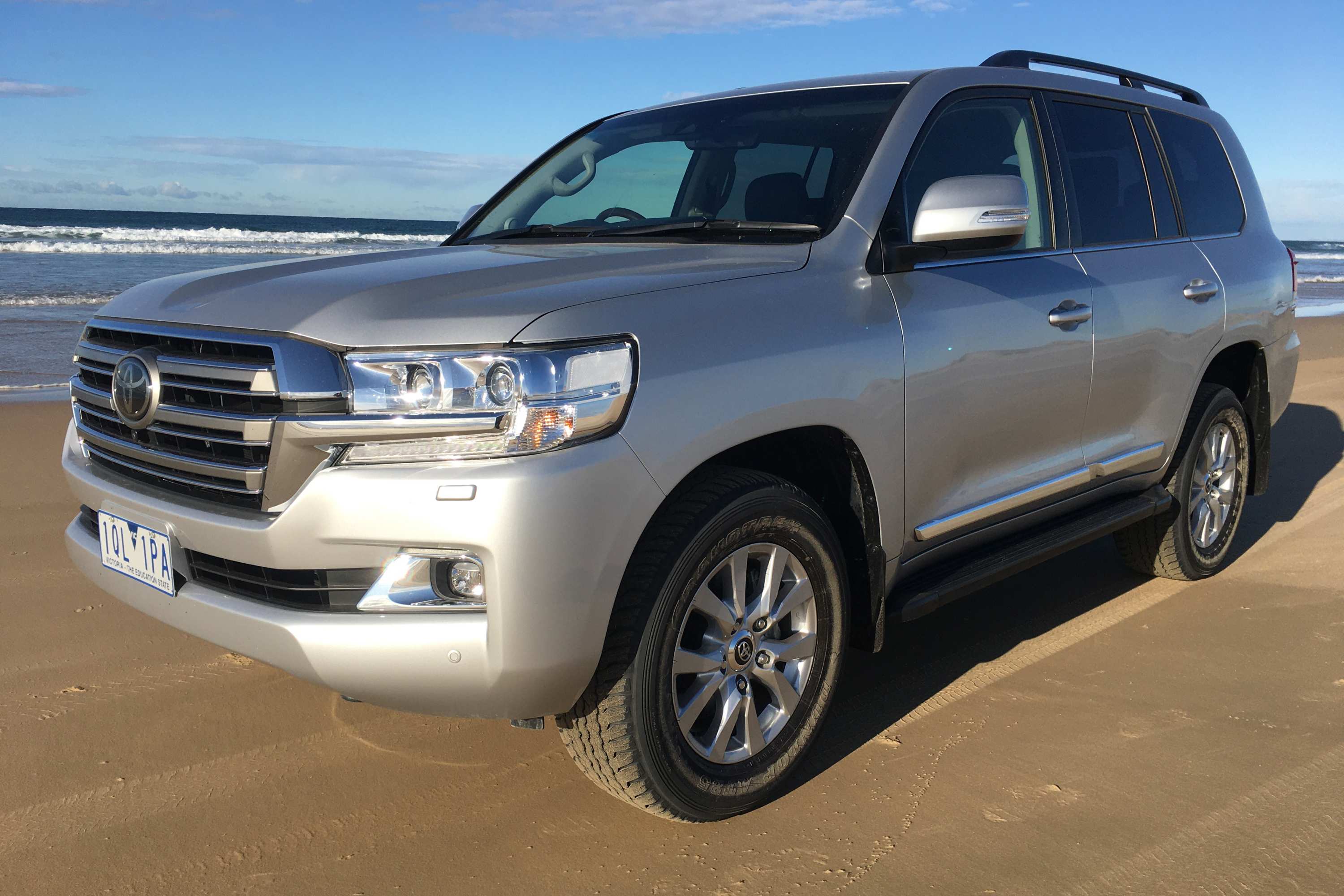 Toyota LandCruiser Sahara 2020 front qtr 2