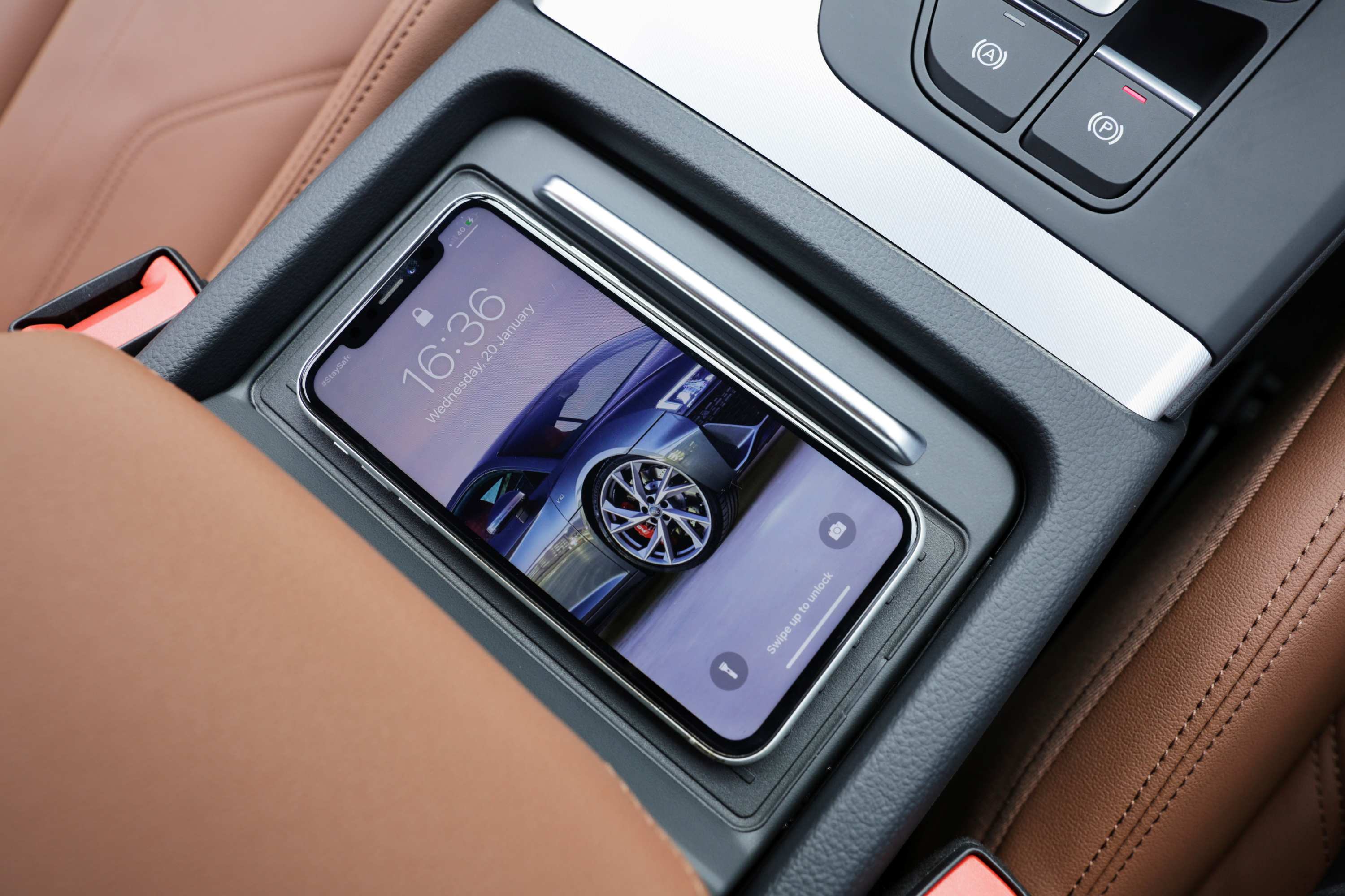 Audi Q5 2021 charging tray