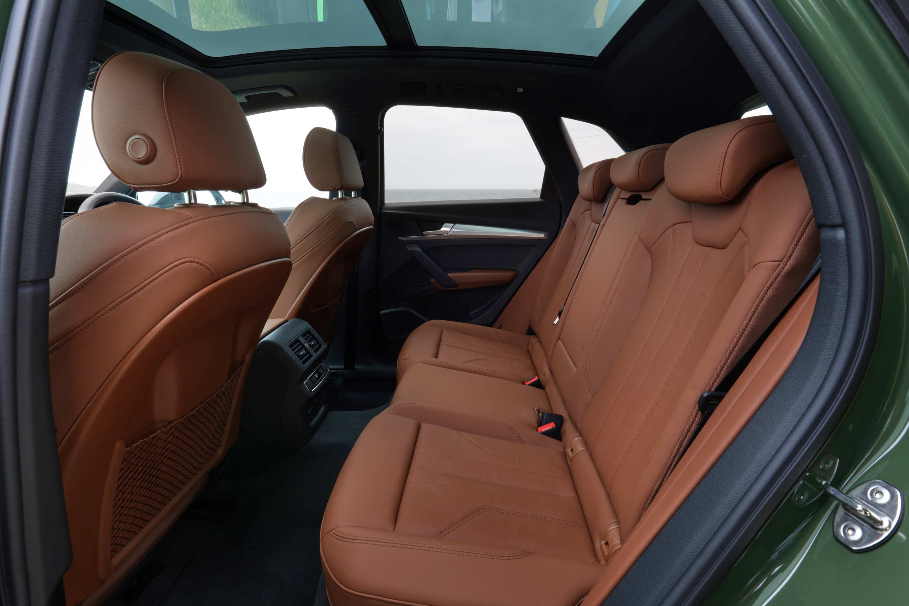 Audi Q5 2021 rear seats