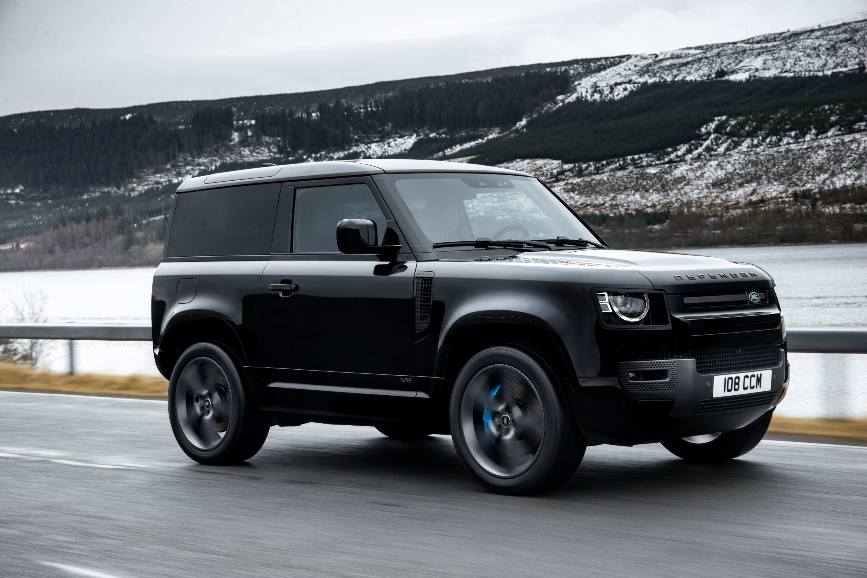 2021 Land Rover Defender V8 Driving 2