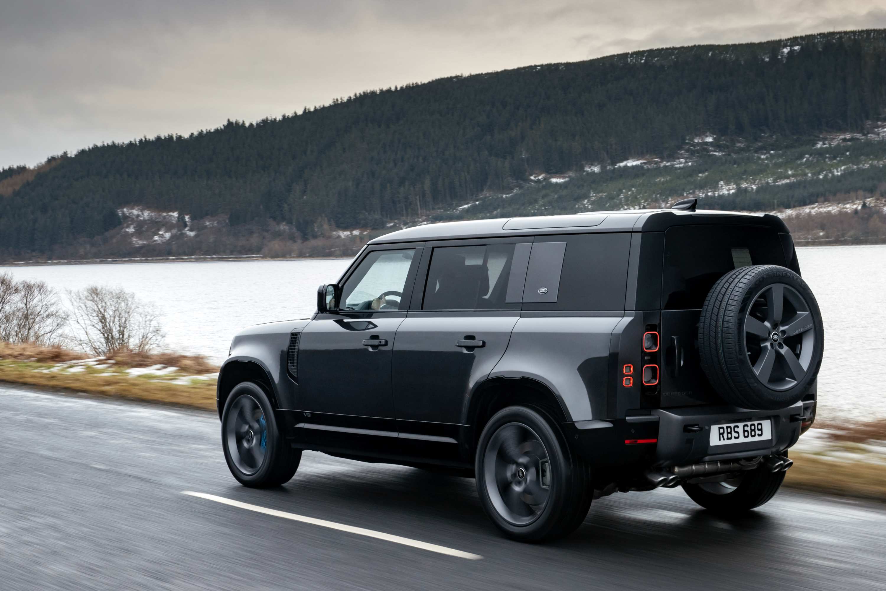 2021 Land Rover Defender V8 Driving