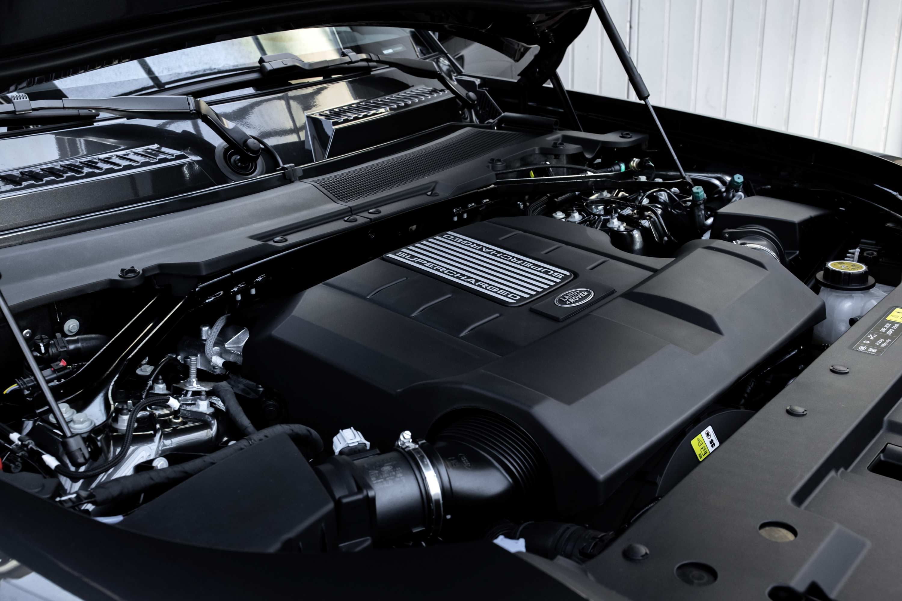 2021 Land Rover Defender V8 engine 2