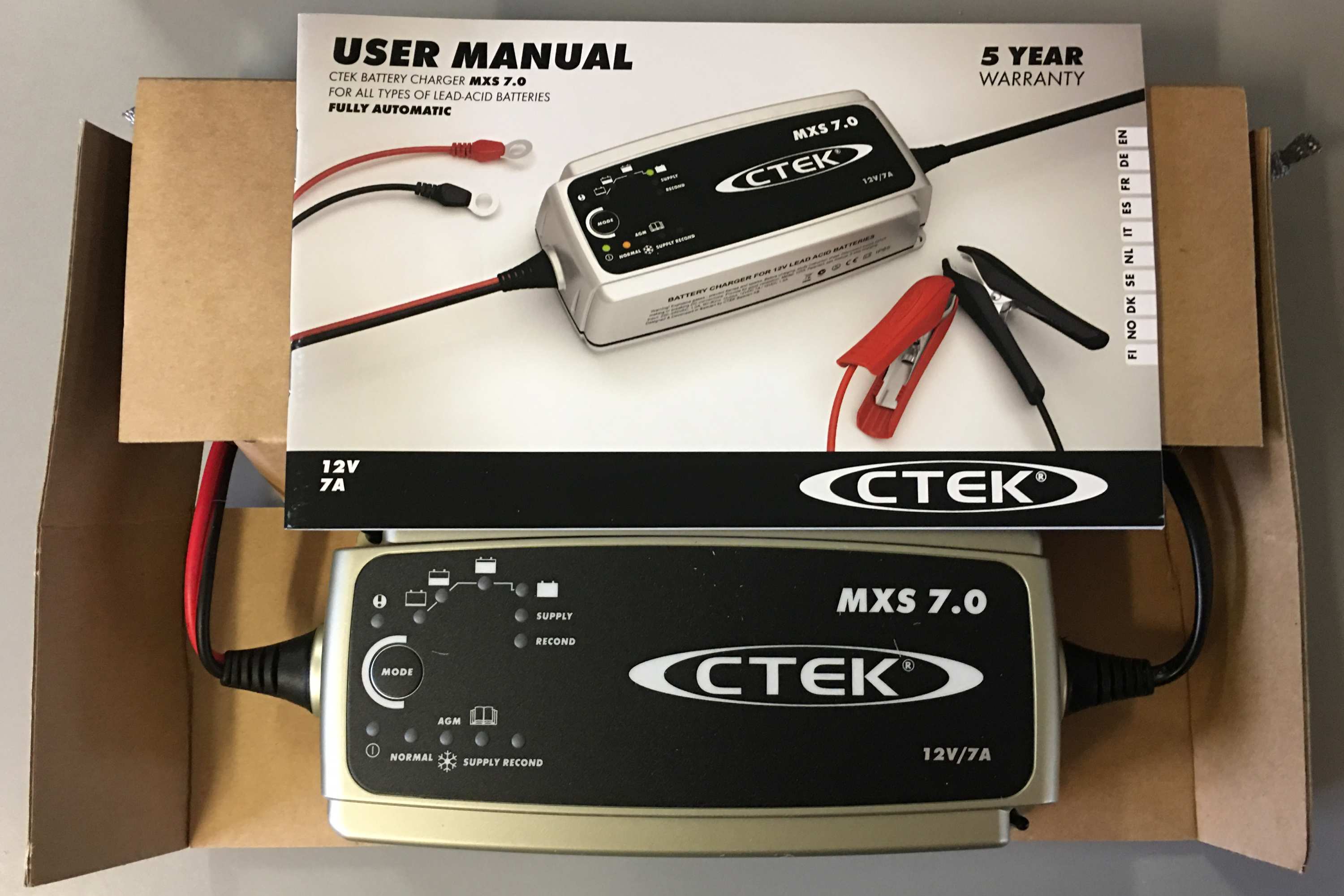 Charges, Maintains and Reconditions Car, Caravan & Motorhome batteries UK Plug 12V 7 Amp CTEK MXS 7.0 Fully Automatic Battery Charger