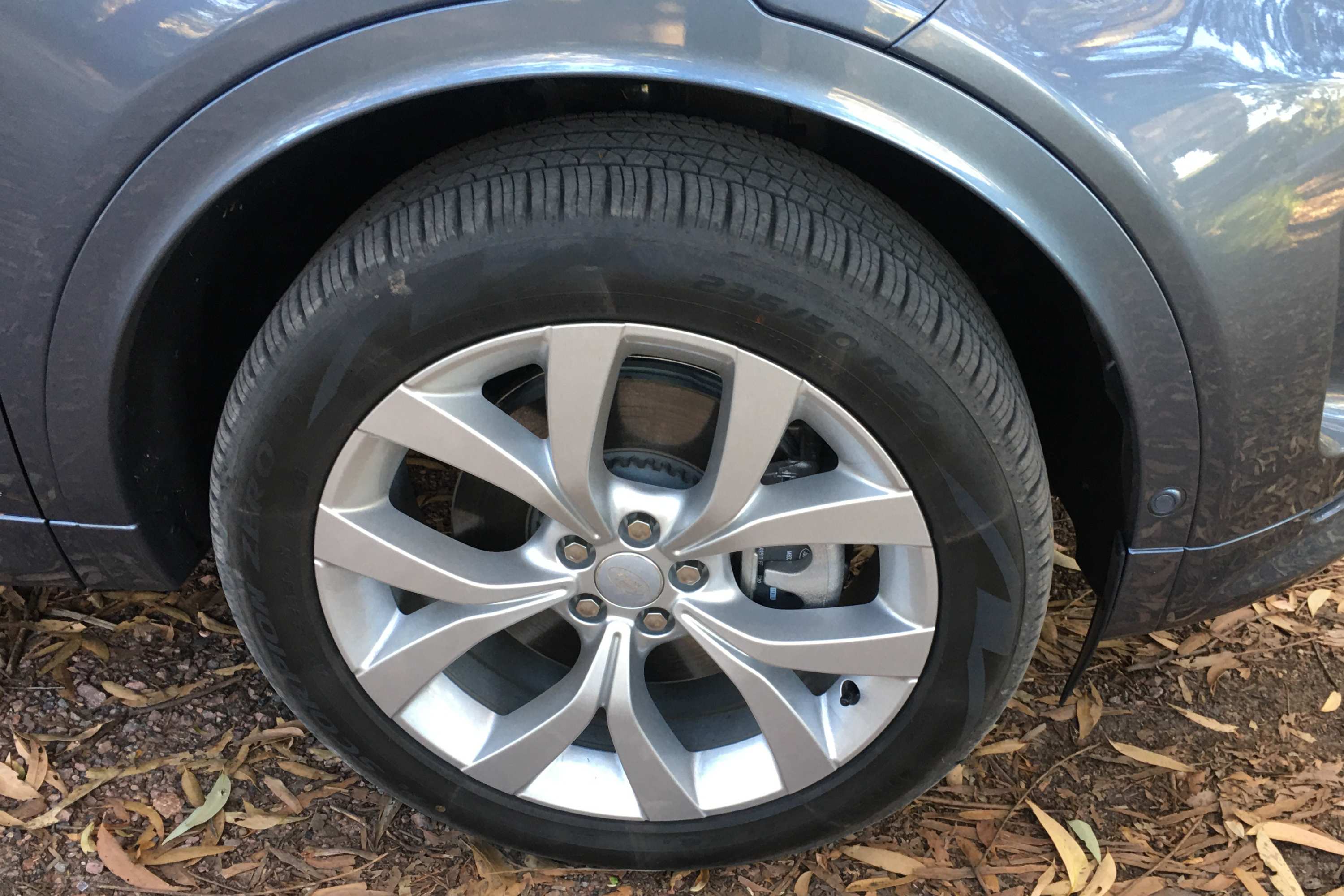 2021 Land Rover Discovery Sport R Dynamic wheel and tyre