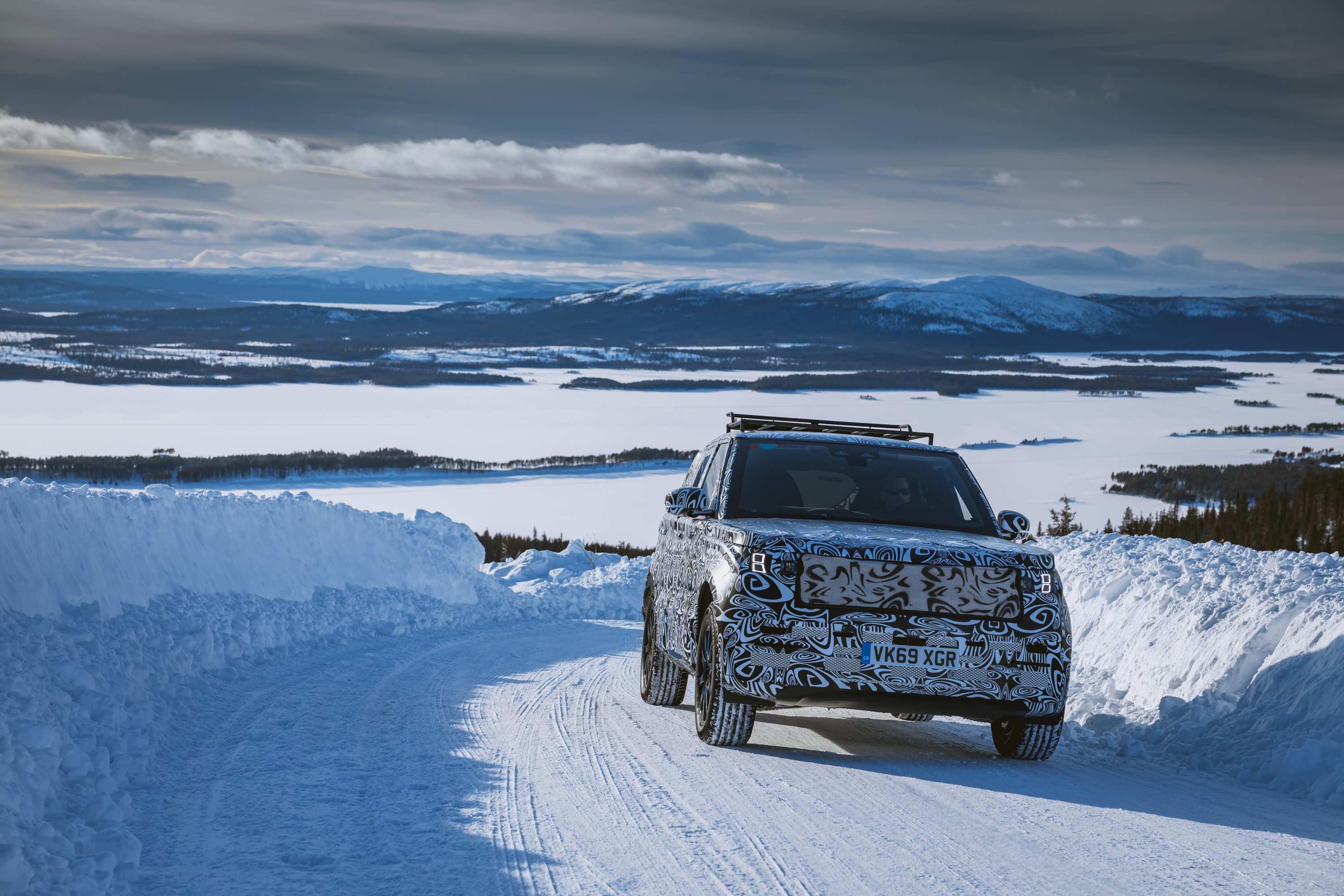 Range Rover driving snow testing MY22