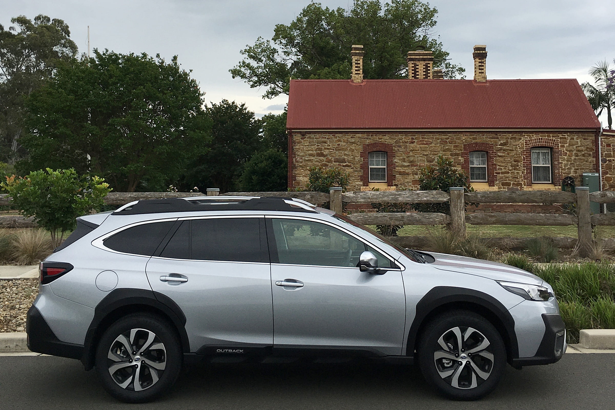 Subaru Outback 2.5i Touting 2022 profile