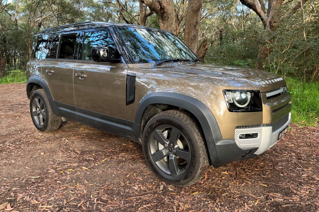 Land Rover Defender D300 SE front qtr 2