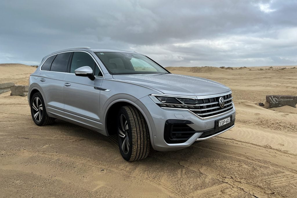 2022 VW Touareg V6 210 R Line front quarter