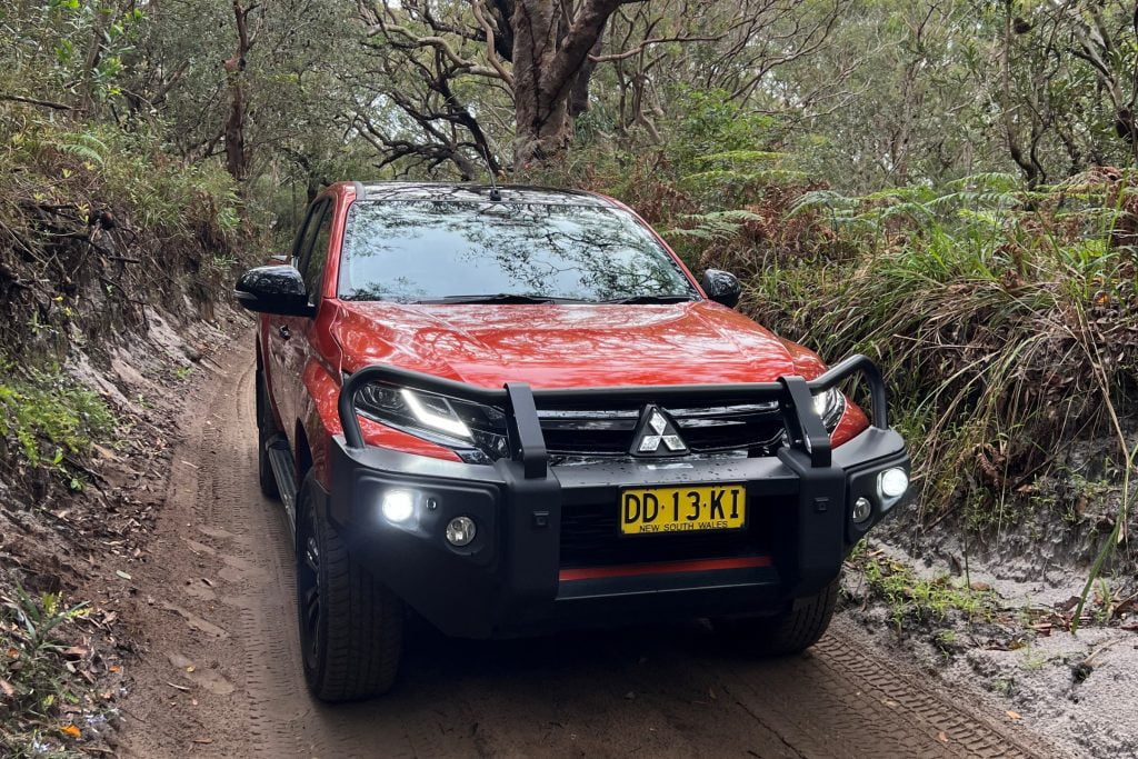 Mitsubishi Triton GSR 2022 front grill 3