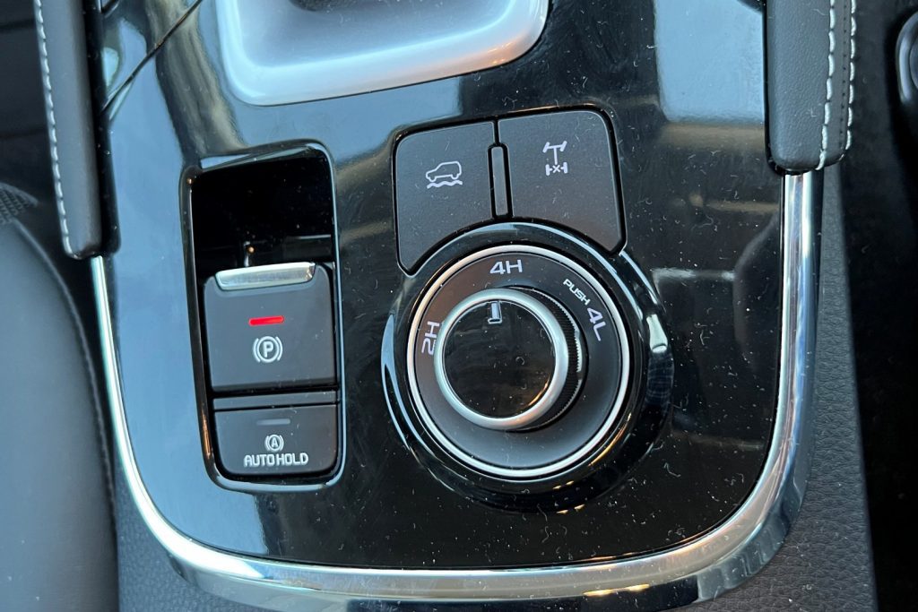 2023 Isuzu MU-X LST 4WD controls