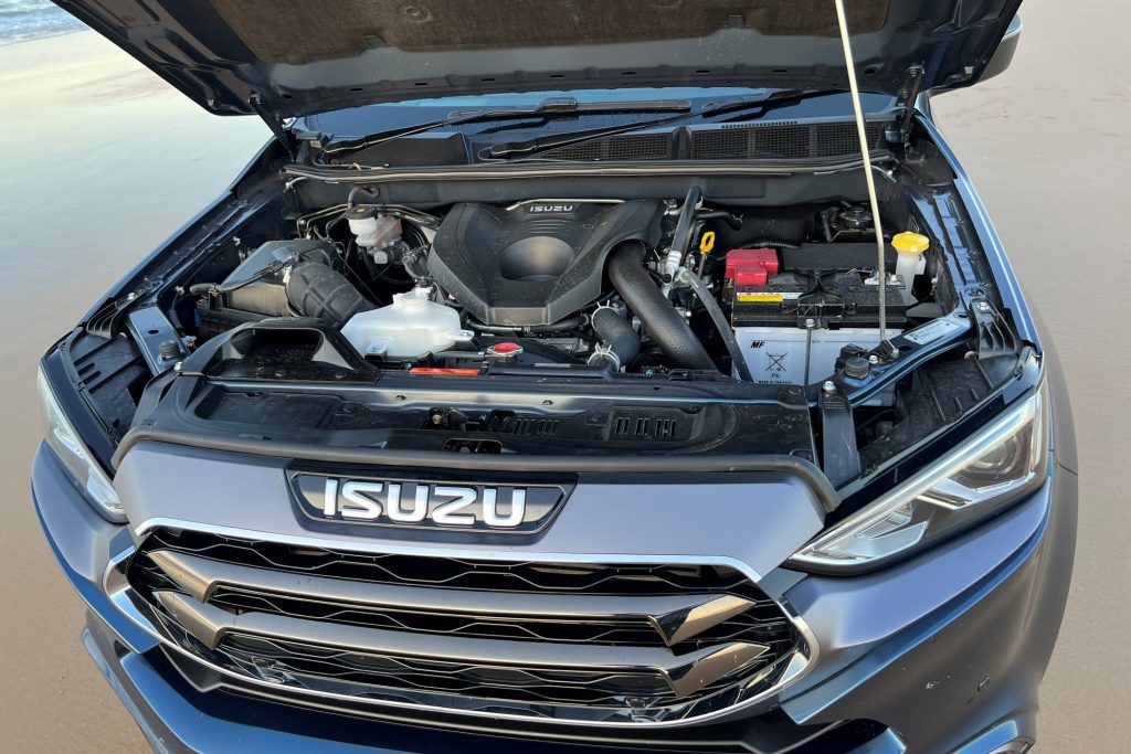 2023 Isuzu MU-X LST engine