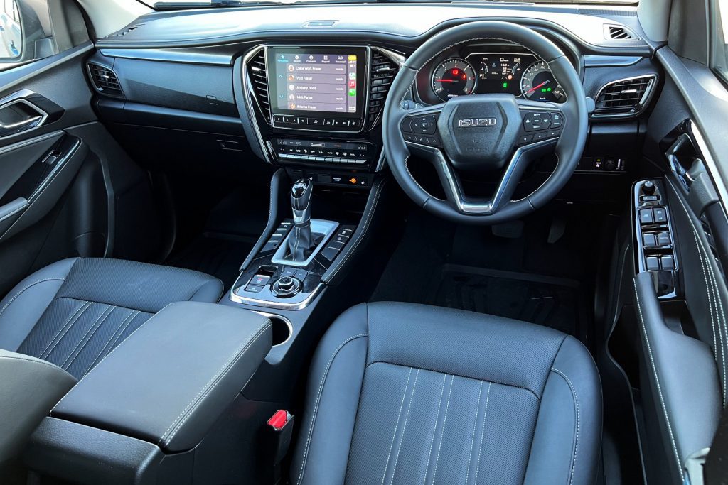 2023 Isuzu MU-X LST interior front